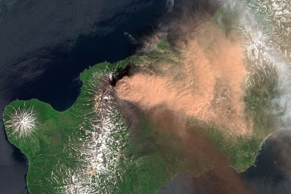 Image satellite du volcan Chikurachki.