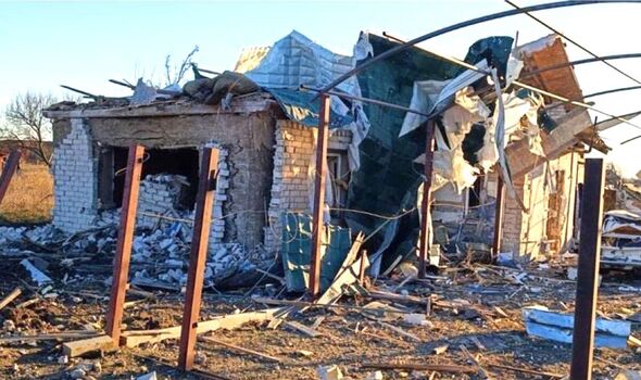 Bombardement dans le village de Novosofiivka.