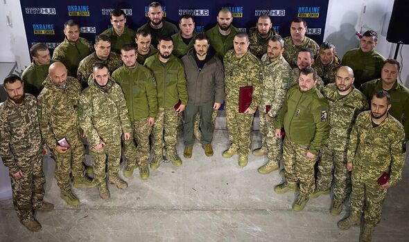 Soldats ukrainiens avec Zelensky