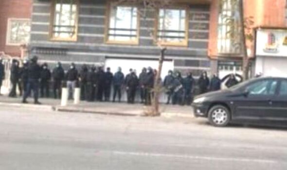 Les forces de sécurité se rassemblent pour une nouvelle journée de protestations
