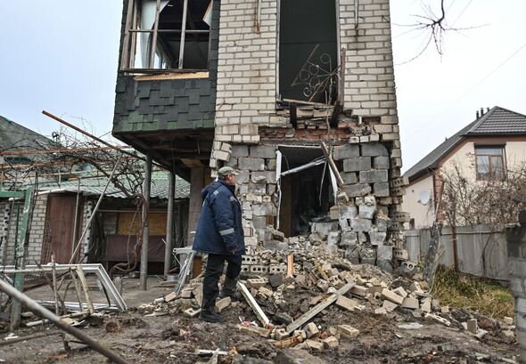 Deux morts et cinq blessés à Kherson après un bombardement.