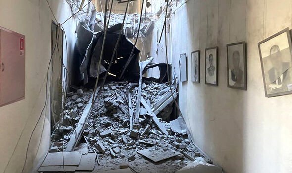 Le plafond de l'un des couloirs s'est effondré après les bombardements russes 
