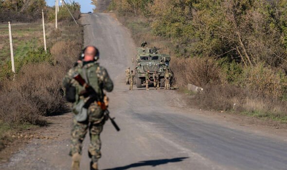 Les forces ukrainiennes s'entraînent dans l'oblast de Kharkiv
