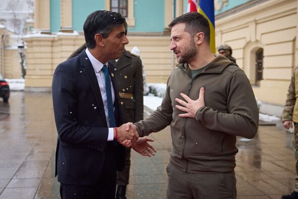Le Premier ministre Rishi Sunak rend visite au président Zelensky en Ukraine