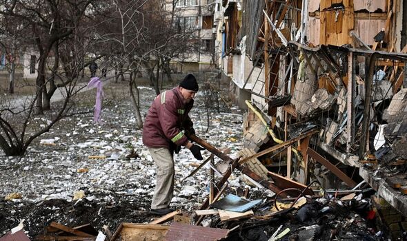 De multiples drones explosifs ont attaqué la capitale ukrainienne avant l'aube lundi.