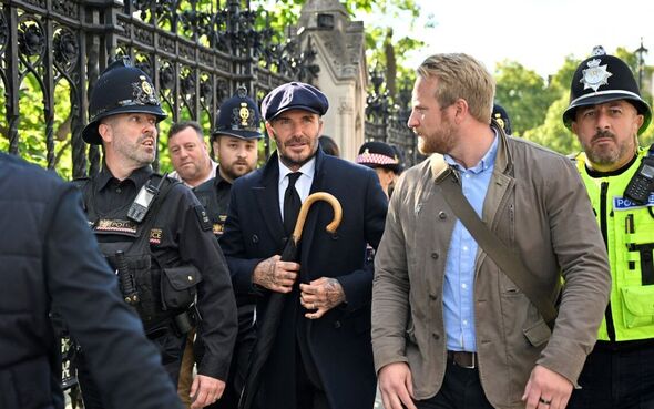 David Beckham fait la queue pour voir le cercueil de la reine
