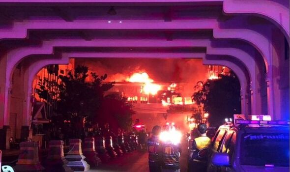 Photo de l'hôtel en feu 