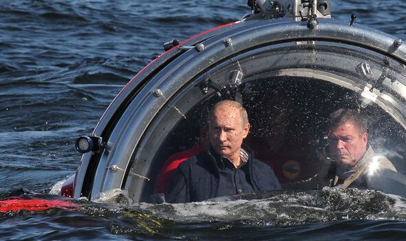 Poutine monte dans un submersible le 15 juillet 2013 dans la mer Baltique.