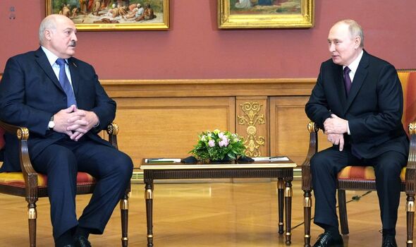 Lukashenko est dépendant de Poutine. 