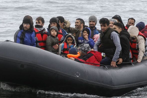 Migrants arrivant sur une petite embarcation à Lesbos