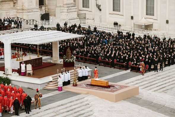 Un moment de la cérémonie liturgique lors des funérailles...