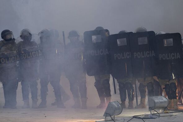 Des partisans de l'ancien président brésilien Jair Bolsonaro prennent d'assaut des bâtiments gouvernementaux