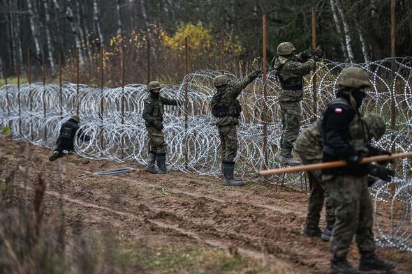 La Pologne commence à construire une barrière de barbelés avec l'exclave russe de Kaliningrad.