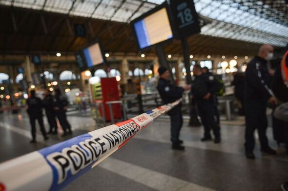 6 blessés dans une attaque au couteau à la gare du Nord à Paris: Rapports