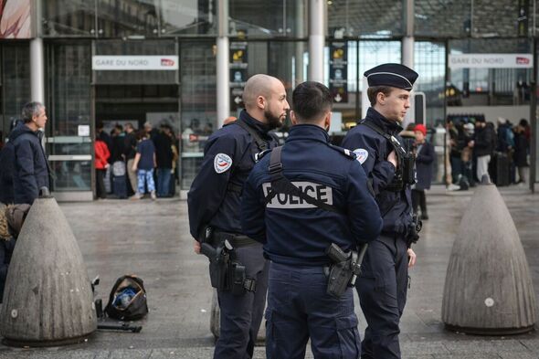 6 blessés dans une attaque au couteau à la gare du Nord à Paris: Rapports