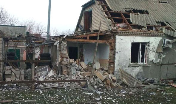Une maison détruite par les bombardements russes 