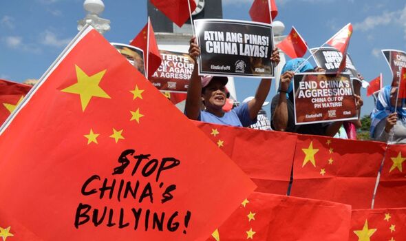 Des militants manifestent à Manille après une collision avec des Chinois