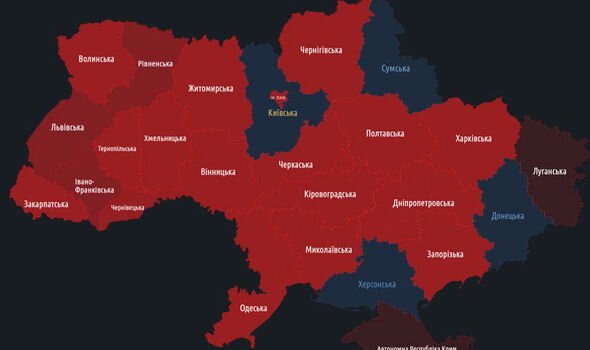 Les sirènes des raids aériens retentissaient à travers l'Ukraine 
