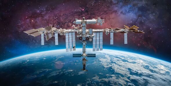 Station spatiale internationale. Vaisseau spatial dans l'espace. ISS près de la planète Terre. Éléments de cette image fournis par la NASA