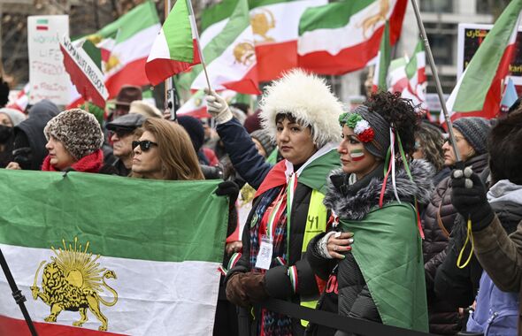Des manifestants défilent à Washington DC pour montrer leur solidarité avec les protestataires iraniens.