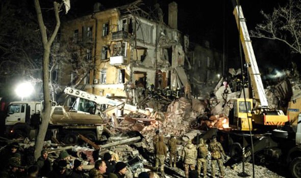 Un immeuble d'appartements a été détruit après qu'une croisière russe Iskander-K a frappé Kramatorsk 