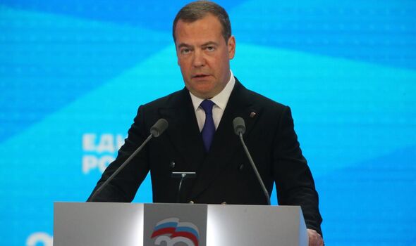 Dmitri Medvedev menace l'Ukraine de cibler des installations russes en Crimée