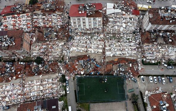 Près de 3 000 bâtiments se sont effondrés au total rien qu'en Turquie