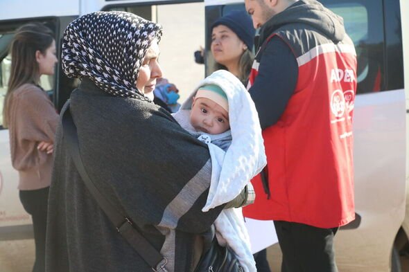 11 bébés transférés de la zone du tremblement de terre par l'avion présidentiel turc