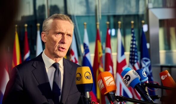  Le secrétaire général de l'OTAN, Jens Stoltenberg, met en garde contre les stocks de munitions.