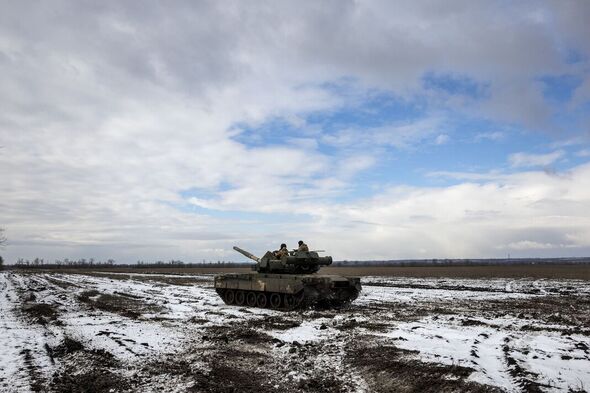 La Russie lance une nouvelle offensive dans l'est de l'Ukraine alors que le conflit se prolonge.