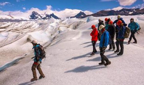 Des touristes du monde entier visitent Perito Moreno