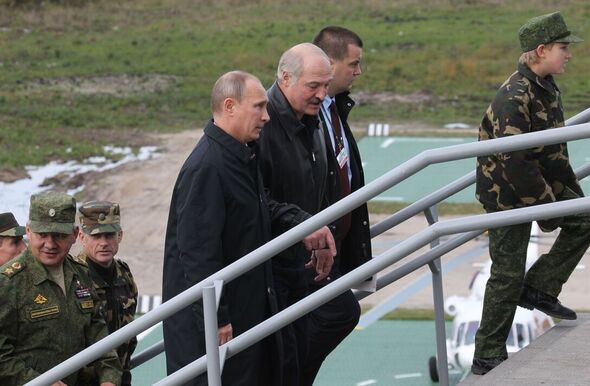 Le président russe Vladimir Poutine assiste à un exercice militaire conjoint russo-biélorusse