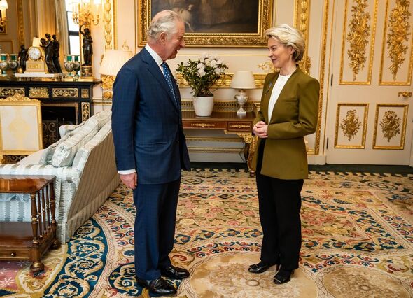 Le roi Charles III reçoit Ursula Von Der Leyen au château de Windsor