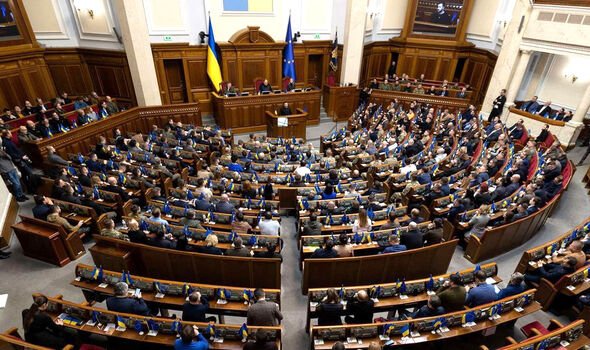Les députés ukrainiens siègent à la Verkhovna Rada