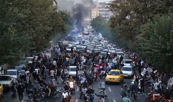 Des manifestants dans les rues de Téhéran