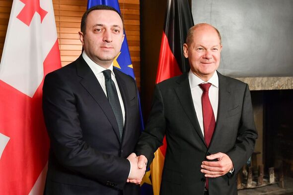 Le Premier ministre géorgien Irakli Garibashvili avec le chancelier allemand Olaf Scholz