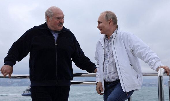 Le président biélorusse Alexandre Loukachenko et Poutine