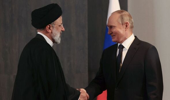 Le président Ebrahim Raisi et Vladimir Poutine
