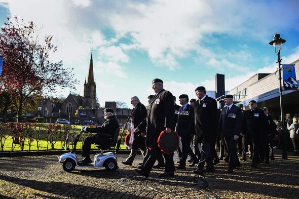 Des anciens combattants se rassemblent pour marquer le dimanche du Souvenir à Fort William, en Écosse