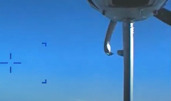 La caméra du drone MQ-9 Reaper filme la queue et l'hélice endommagées
