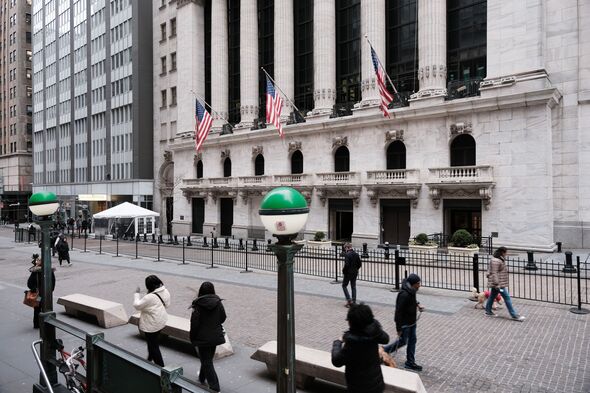 Les marchés financiers poursuivent leur semaine de volatilité alors que les problèmes des banques effraient les investisseurs.