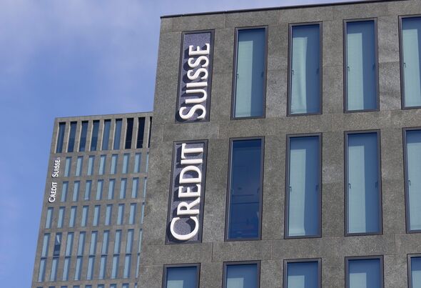 Les actions du Crédit Suisse s'effondrent, provoquant une onde de choc dans le secteur bancaire européen
