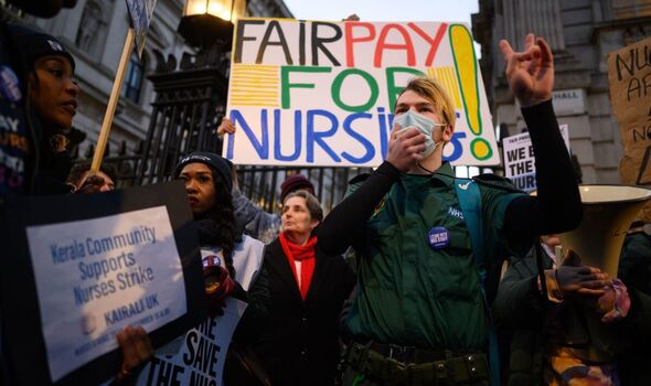 Le personnel du NHS s'est vu offrir un package de 2,5 milliards de livres sterling pour mettre fin à des mois de misère de grève pour les patients