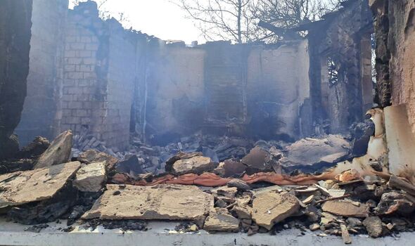 Le gouverneur de Donetsk, Pavlo Kryrylenko, a publié des photos de maisons détruites par les frappes russes