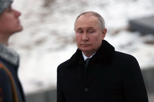 Le président Poutine visite le complexe commémoratif Mamayev Kurgan à Volgograd
