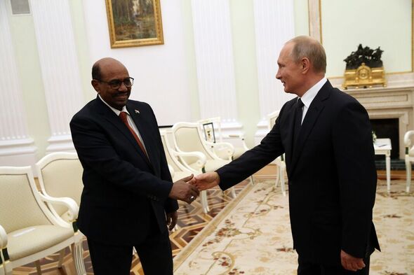 Le président russe Vladimir Poutine reçoit le président soudanais Omar el-Béchir au Kremlin