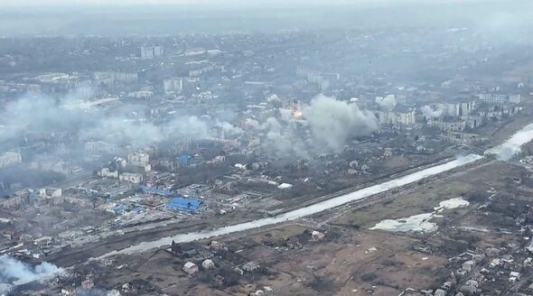 Une image aérienne montre le niveau de destruction à Bakhmut 