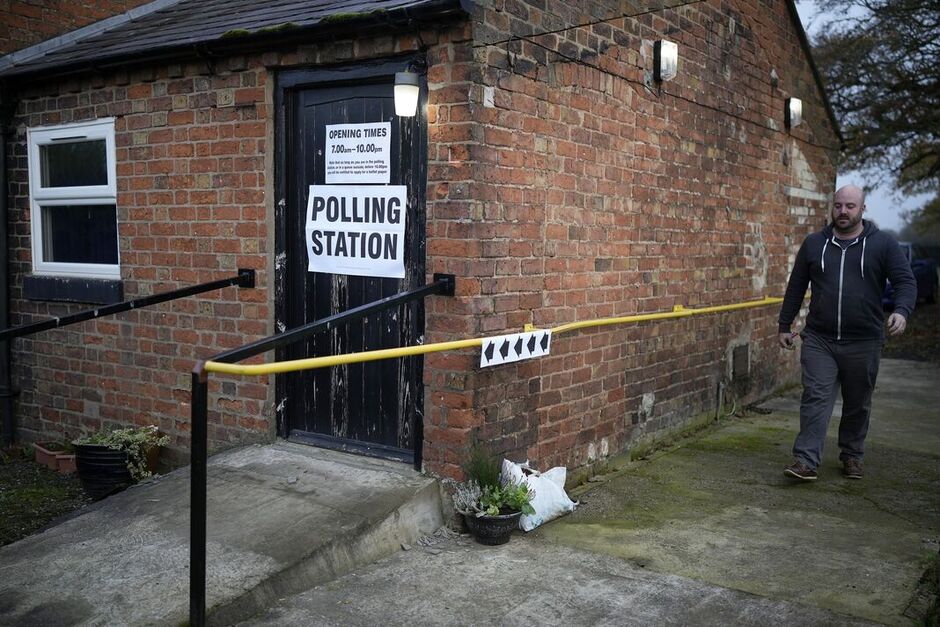 Les électeurs se rendent aux urnes lors de l'élection partielle de Chester