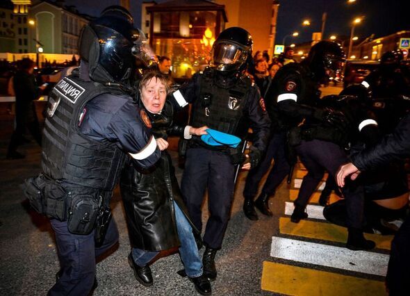 Un manifestant à Moscou est détenu