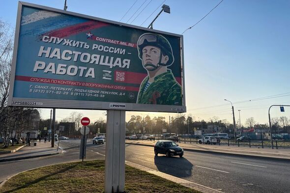 Une affiche de recrutement militaire à Saint-Pétersbourg